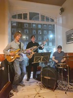 René Damgaard, Arturo Mora & Gert Østergaard Pedersen Jazz Trio load=